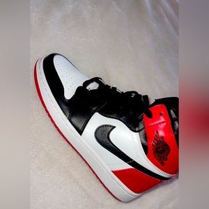 These are brand new shoes haven’t worn that much. For Both men and women